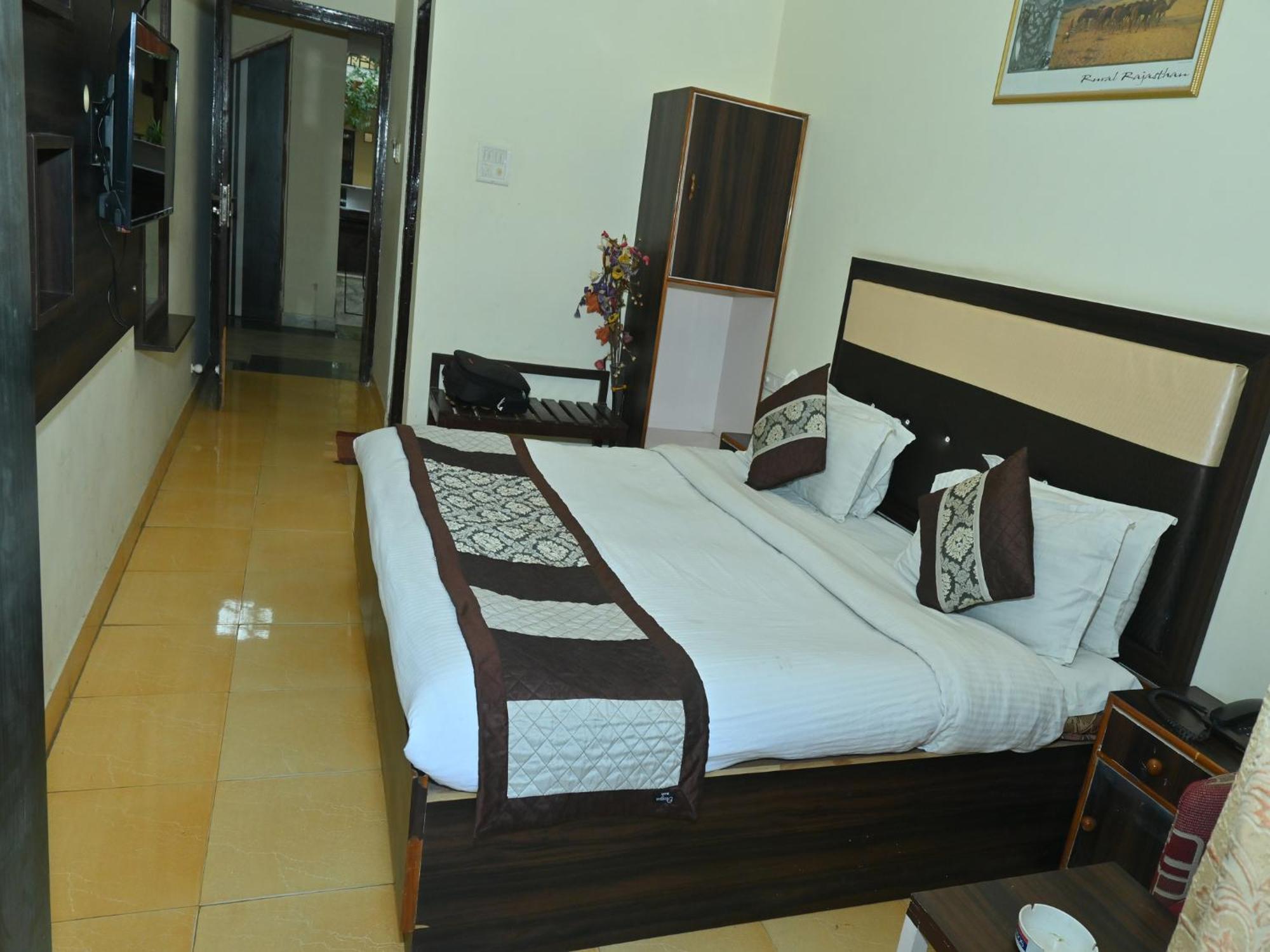 Goyal Plaza Hotel 5 Mint. Waling Distance From Pushkar Lake Exterior photo